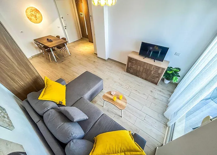 Crystal Shore D18 Golem (Tirana)