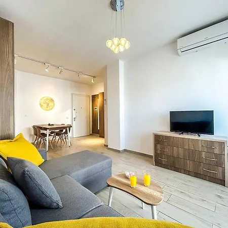 Crystal Shore D18 Golem (Tirana)