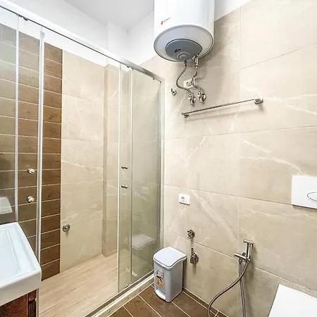 Crystal Shore D18 Golem (Tirana)