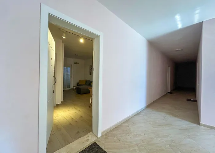 Crystal Shore D18 Apartment *